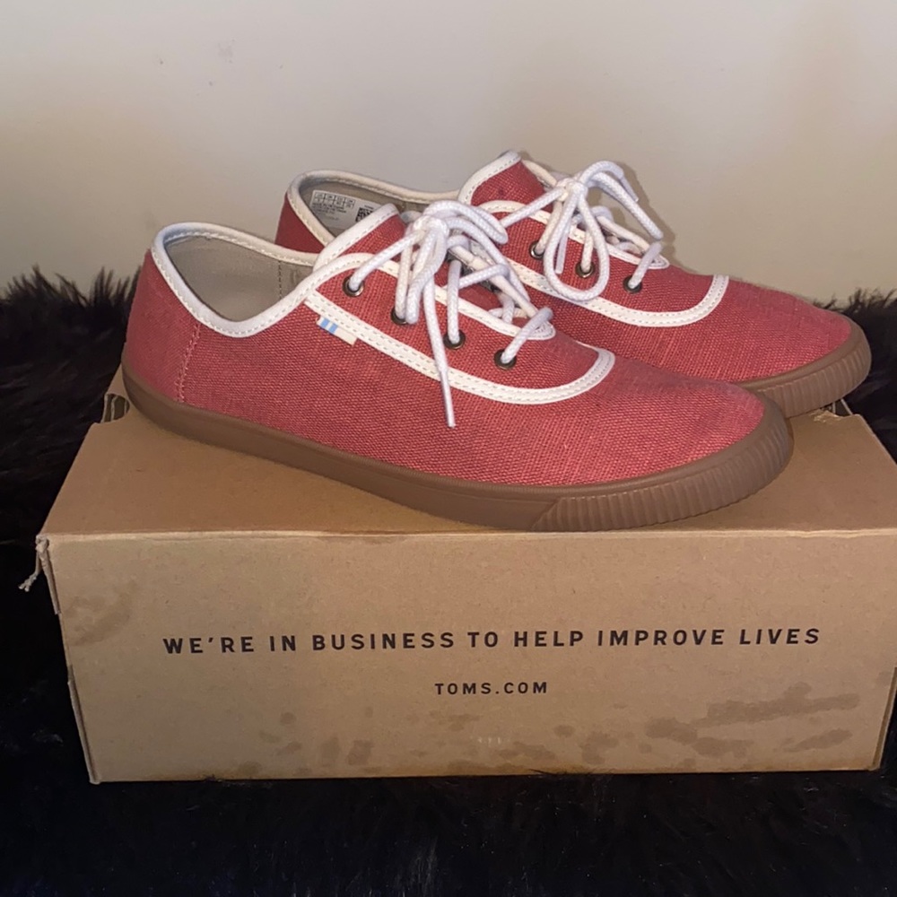 Toms